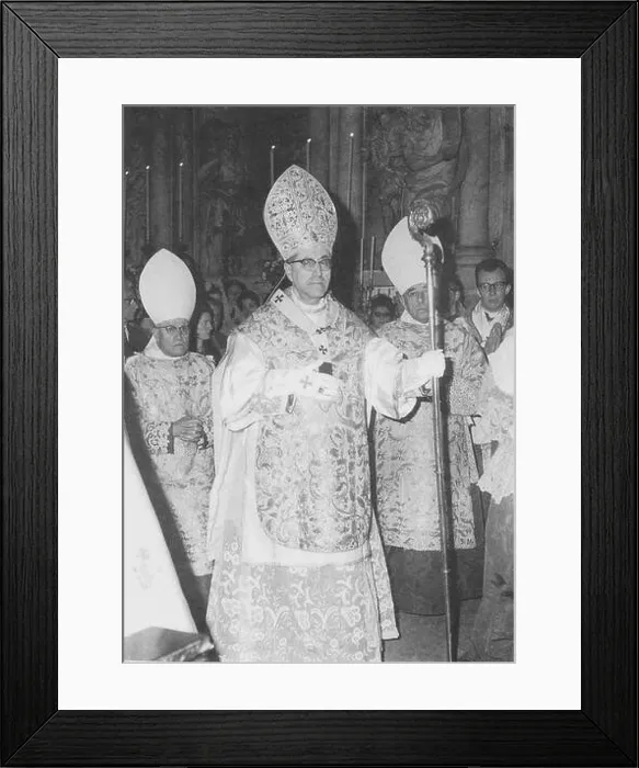 Framed Print : Italiano: Il Cardinale Arcivescovo di Genova Giuseppe Siri durante la messa per la canonizzazione di San Francesco Maria da Camporosso. 1962