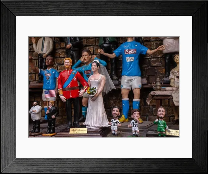 Framed Print : The Prince Harry and Meghan Markle, represented in Neapolitan Nativity statues at San Gregorio Armeno in Naples Framed Print : The Prince Harry and Meghan Markle, represented in Neapolitan Nativity statues at San Gregorio Armeno in Naples