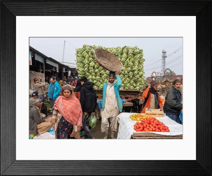 Framed Print : Lahore's Fruit and Vegetable market of Badami Bagh is the biggest wholesale market in the province of Punjab, Pakistan Framed Print : Lahore's Fruit and Vegetable market of Badami Bagh is the biggest wholesale market in the province of Punjab, Pakistan