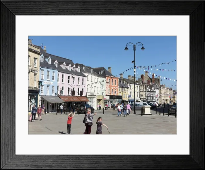 Framed Print : Market Place, Cirencester, Gloucestershire Framed Print : Market Place, Cirencester, Gloucestershire