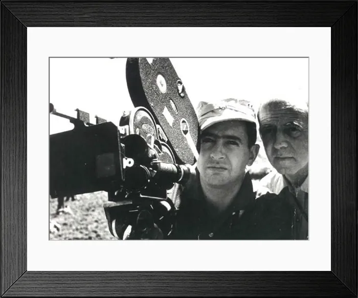 Framed Print : Jorge Ruiz con Willard Van Dyke 1958 Framed Print : Jorge Ruiz con Willard Van Dyke 1958