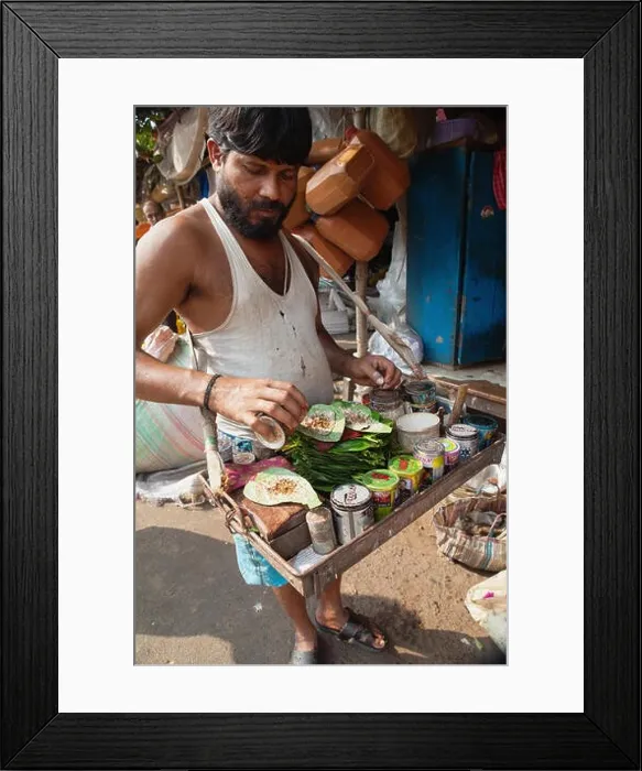 Framed Print : India, Bengal, Kolkata, Pan Vendor in Malik Ghat Flower Market, Kolkata