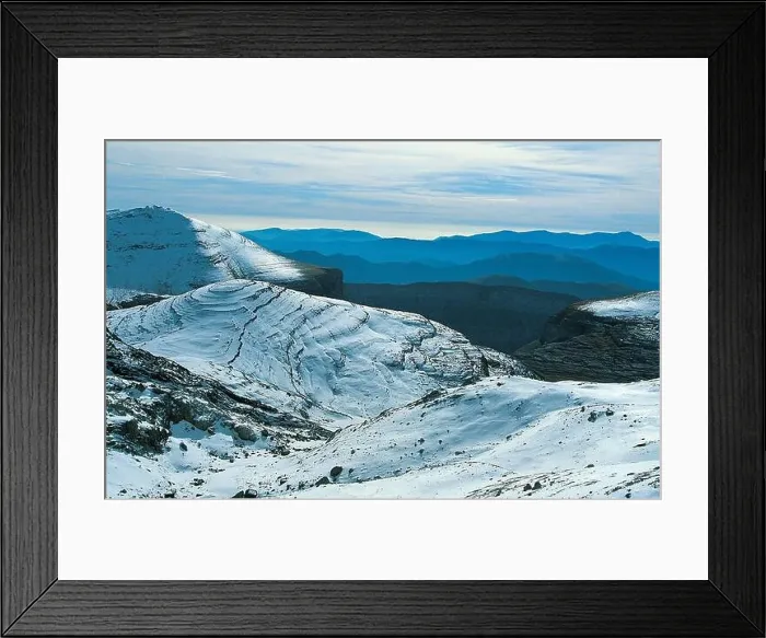 Framed Print : El Sumidero, parque nacional de Ordesa y Monte Perdido; Pirineo Central; Paaisaje nevado Framed Print : El Sumidero, parque nacional de Ordesa y Monte Perdido; Pirineo Central; Paaisaje nevado