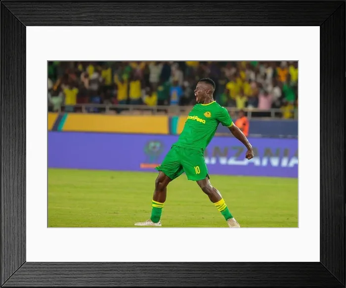 Framed Print : DAR ES SALAAM, TUNISIA – OCTOBER 22: Stephane Aziz Ki of Yanga during the NBC Premier League match between Yanga SC and Azam FC at Benjamin Mkapa Na Framed Print : DAR ES SALAAM, TUNISIA – OCTOBER 22: Stephane Aziz Ki of Yanga during the NBC Premier League match between Yanga SC and Azam FC at Benjamin Mkapa Na