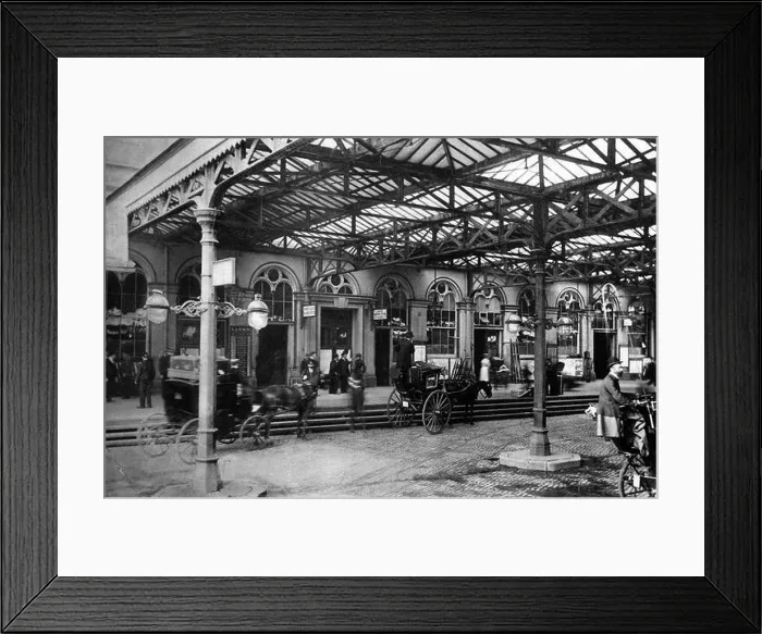 Framed Print : Waterloo Railway Station in London, 1900 Framed Print : Waterloo Railway Station in London, 1900