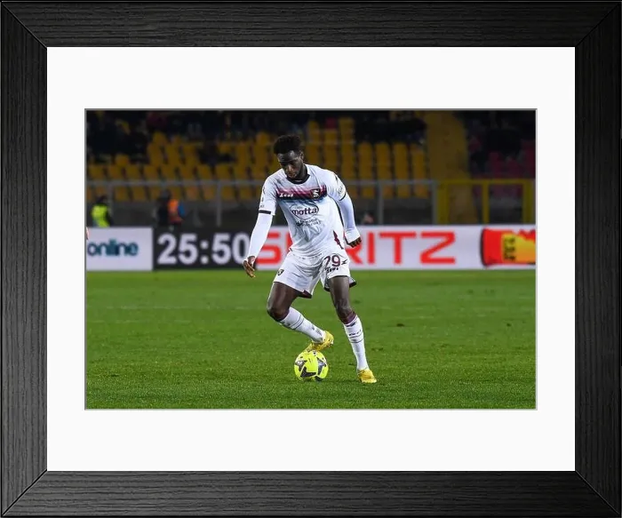 Framed Print : LECCE, ITALY - JANUARY, 27: Boulaye Dia of US Salernitana in action during the Serie A match between US Lecce and US Salernitana at Stadio Via del Mar Framed Print : LECCE, ITALY - JANUARY, 27: Boulaye Dia of US Salernitana in action during the Serie A match between US Lecce and US Salernitana at Stadio Via del Mar