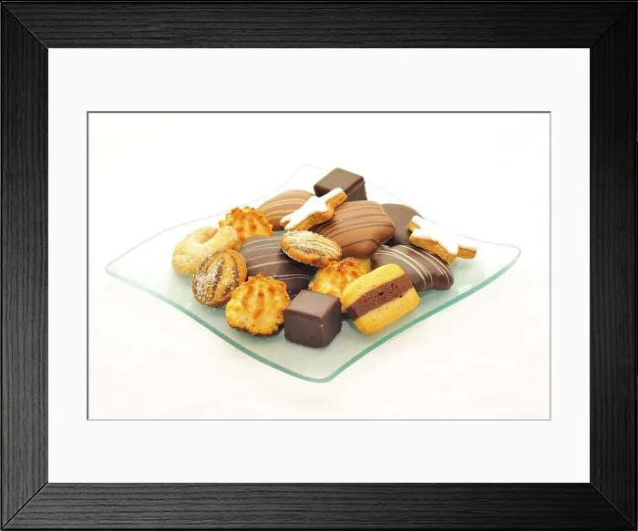 Framed Print : Christmas cookies on a glass plate. Christmas biscuits with decoration Framed Print : Christmas cookies on a glass plate. Christmas biscuits with decoration