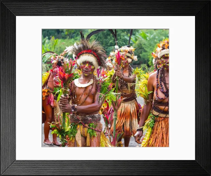 Framed Print : People of the Selehoto Alunumuno tribe in traditional tribal dress and dancing, highlands of Papua New Guinea Framed Print : People of the Selehoto Alunumuno tribe in traditional tribal dress and dancing, highlands of Papua New Guinea