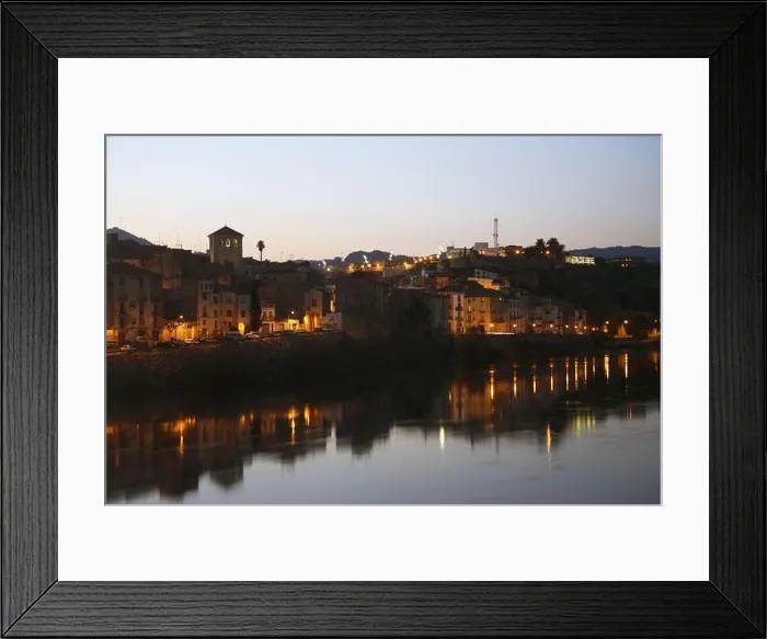 Framed Print : SPAIN - Catalonia - Ribera d?Ebre (district) - TARRAGONA. Mora d Ebre; perfil de la ciudad y río Ebro Framed Print : SPAIN - Catalonia - Ribera d?Ebre (district) - TARRAGONA. Mora d Ebre; perfil de la ciudad y río Ebro