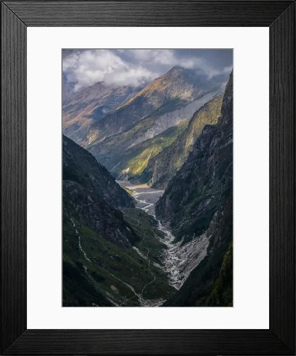 Framed Print : The Johar Valley and Gore Ganga river in Pithoragah District, Uttarakhand State in the Indian Himalayas Framed Print : The Johar Valley and Gore Ganga river in Pithoragah District, Uttarakhand State in the Indian Himalayas