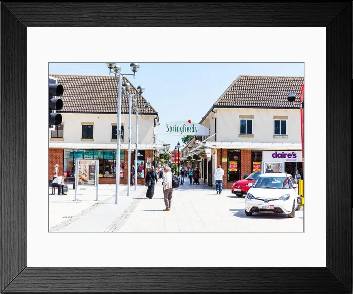 Framed Print : Springfields outlet shopping centre entrance sign shops stores Spalding town Lincolnshire UK England Framed Print : Springfields outlet shopping centre entrance sign shops stores Spalding town Lincolnshire UK England