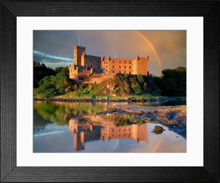 Framed Print : GB - SCOTLAND: Dunvegan Castle on the Isle of Skye Framed Print : GB - SCOTLAND: Dunvegan Castle on the Isle of Skye