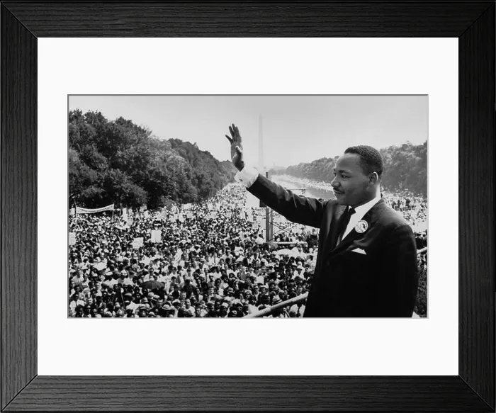 Framed Print : WASHINGTON DC, USA - 28 August 1963 - Martin Luther King Jnr addresses a crowd from the steps of the Lincoln Memorial Framed Print : WASHINGTON DC, USA - 28 August 1963 - Martin Luther King Jnr addresses a crowd from the steps of the Lincoln Memorial