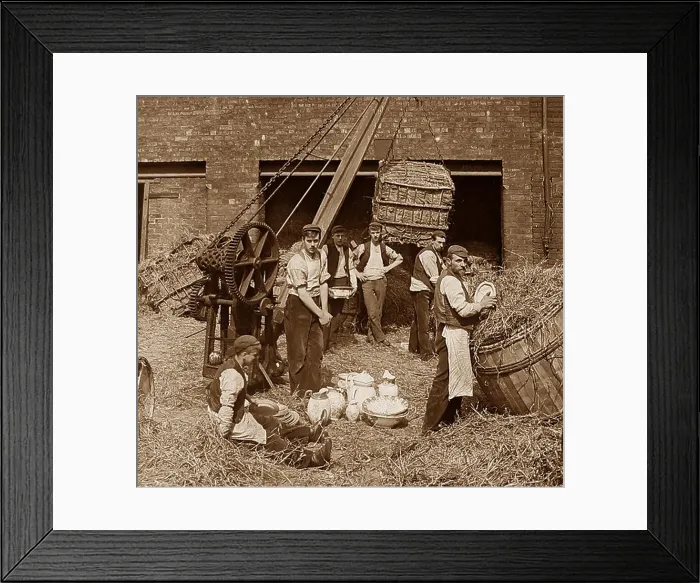 Framed Print : Lambeth Doulton Faience factory - packing - Victorian period Framed Print : Lambeth Doulton Faience factory - packing - Victorian period
