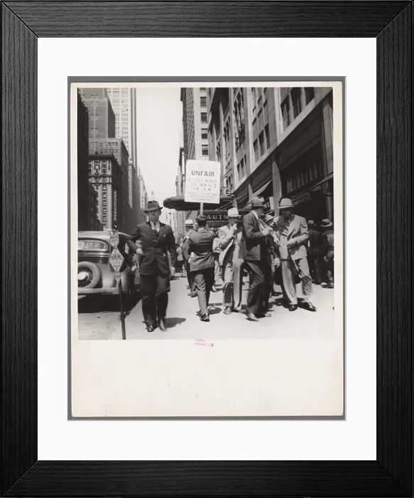 Framed Print : phot from the great depression in america around the 1930s Framed Print : phot from the great depression in america around the 1930s