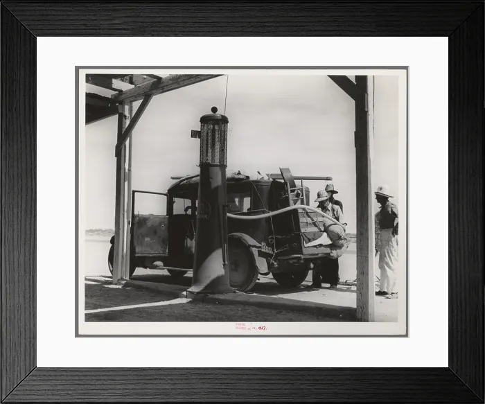 Framed Print : phot from the great depression in america around the 1930s Framed Print : phot from the great depression in america around the 1930s