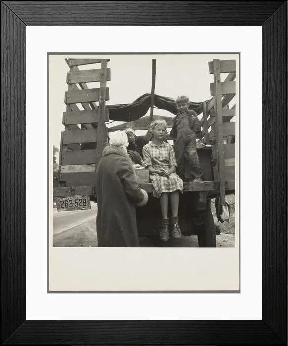 Framed Print : phot from the great depression in america around the 1930s Framed Print : phot from the great depression in america around the 1930s