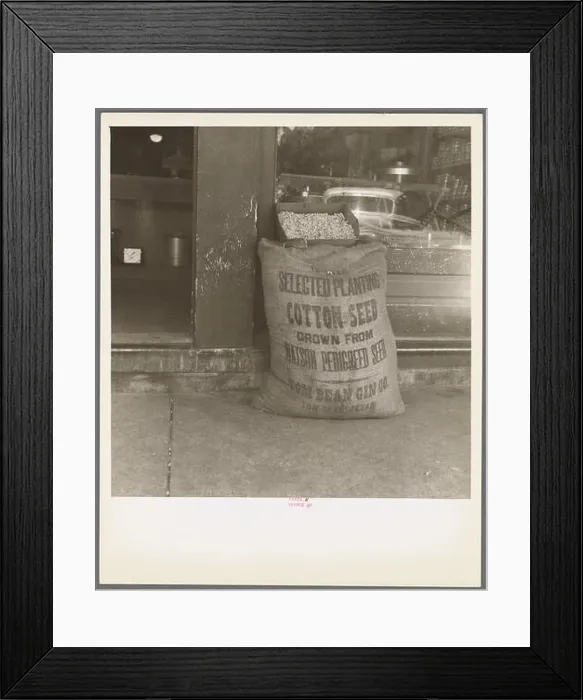 Framed Print : phot from the great depression in america around the 1930s Framed Print : phot from the great depression in america around the 1930s
