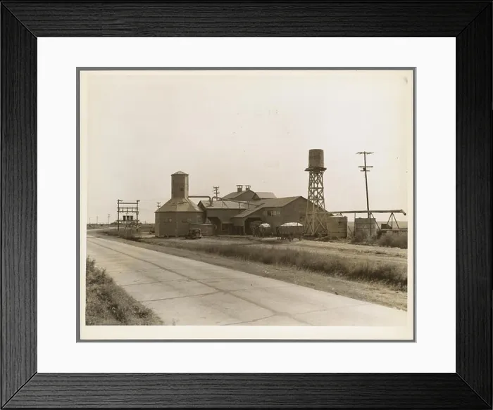 Framed Print : phot from the great depression in america around the 1930s Framed Print : phot from the great depression in america around the 1930s
