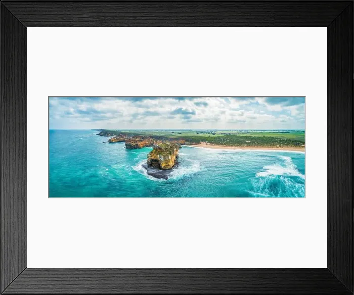 Framed Print : Beautiful panorama of Great Ocean Road ocean coastline with eroding rocks and turquoise water Framed Print : Beautiful panorama of Great Ocean Road ocean coastline with eroding rocks and turquoise water