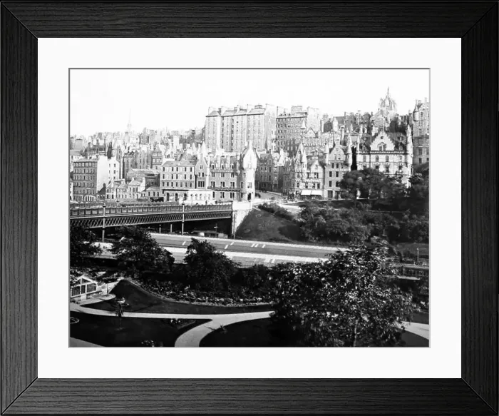 Framed Print : Old Town Edinburgh, Scotland Framed Print : Old Town Edinburgh, Scotland
