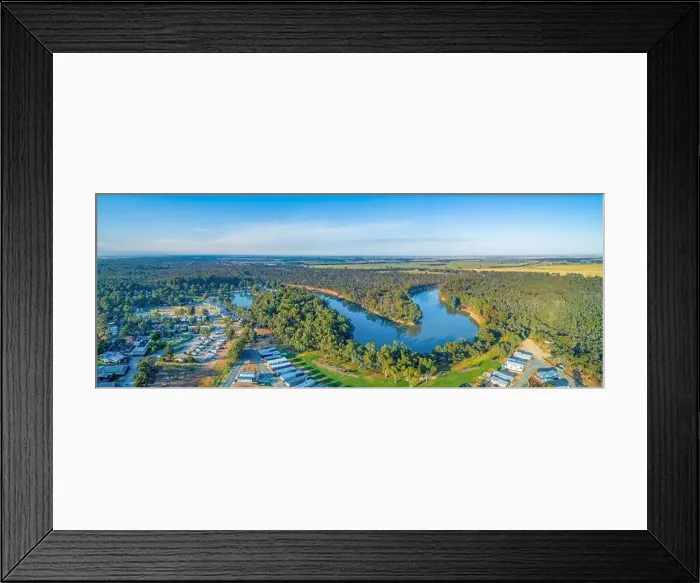 Framed Print : Iconic Murray River flowing through New South Wales in Australia Framed Print : Iconic Murray River flowing through New South Wales in Australia
