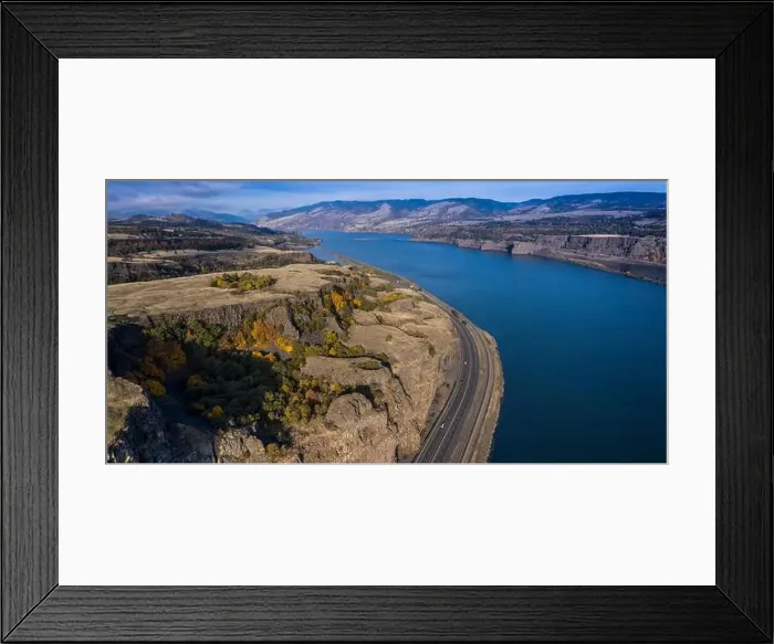 Framed Print : Panoramic view of the Columbia River Gorge in autumn from Rowena view point Framed Print : Panoramic view of the Columbia River Gorge in autumn from Rowena view point