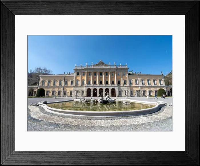 Framed Print : Beautiful view with Villa Olmo in Como - Como lake in Italy Framed Print : Beautiful view with Villa Olmo in Como - Como lake in Italy