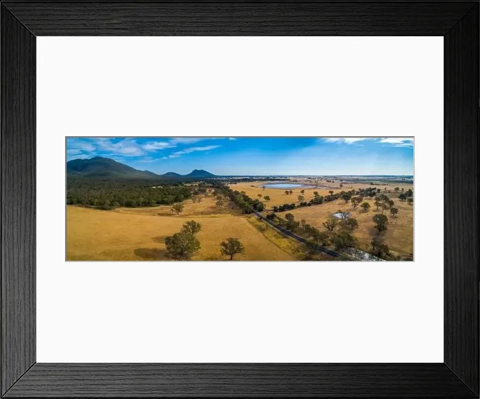 Framed Print : Victoria Valley Road passing through grasslands towards mountains in Australia Framed Print : Victoria Valley Road passing through grasslands towards mountains in Australia