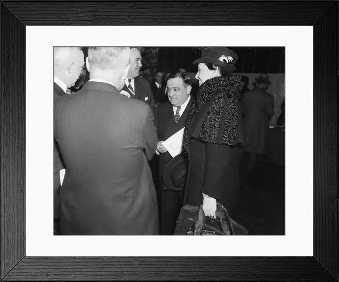 Framed Print : 1934, WASHINGTON, USA : The United States Mayor of New York City FIORELLO LA GUARDIA ( 1882 - 1947 ) Framed Print : 1934, WASHINGTON, USA : The United States Mayor of New York City FIORELLO LA GUARDIA ( 1882 - 1947 )