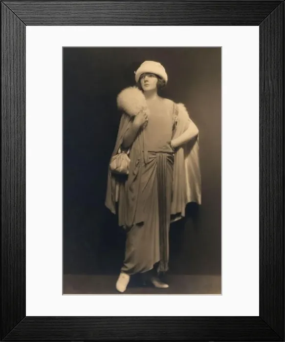 Framed Print : 1920 s: The american stage actress and dancer MARGALO GILLMORE DUFF Framed Print : 1920 s: The american stage actress and dancer MARGALO GILLMORE DUFF