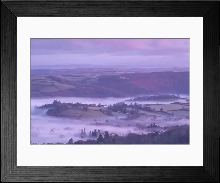 Framed Print : Mist shrouded Dartmoor countryside near Castle Drogo in winter Framed Print : Mist shrouded Dartmoor countryside near Castle Drogo in winter