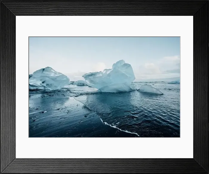 Framed Print : Breathtaking diamond beach on Iceland in winter with large ice blocks, ice cubes Framed Print : Breathtaking diamond beach on Iceland in winter with large ice blocks, ice cubes