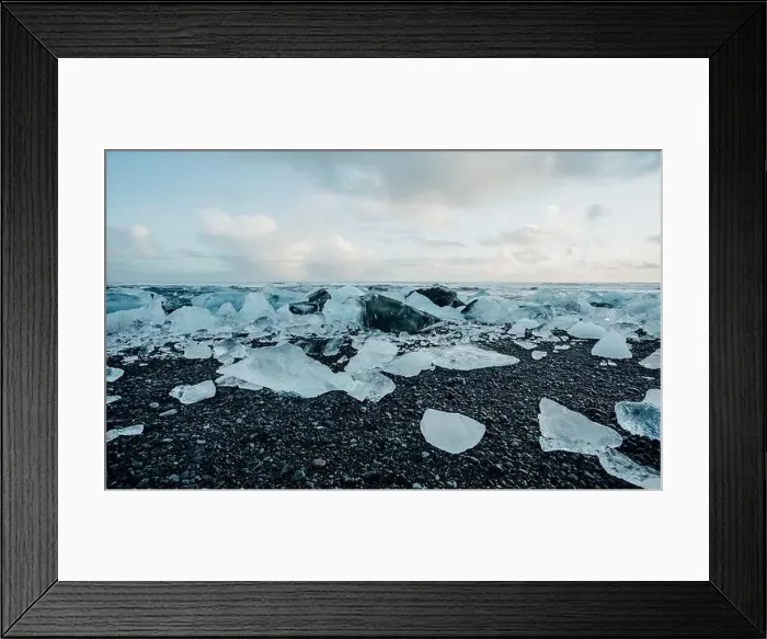 Framed Print : Breathtaking diamond beach on Iceland in winter with large ice blocks, ice cubes
