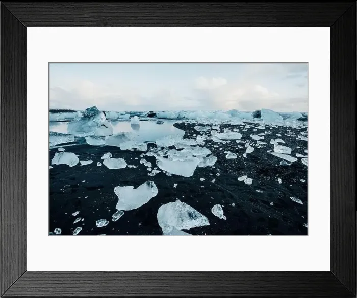 Framed Print : Breathtaking diamond beach on Iceland in winter with large ice blocks, ice cubes Framed Print : Breathtaking diamond beach on Iceland in winter with large ice blocks, ice cubes