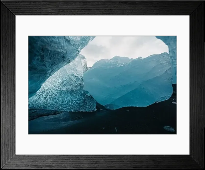 Framed Print : Breathtaking diamond beach on Iceland in winter with large ice blocks, ice cubes Framed Print : Breathtaking diamond beach on Iceland in winter with large ice blocks, ice cubes