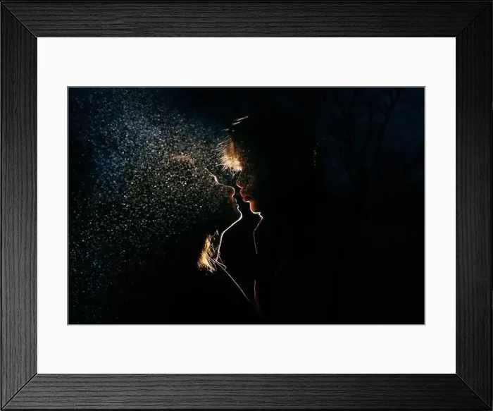 Framed Print : Loving couple silhouette in dark. Back light and spray. Beautiful effect Framed Print : Loving couple silhouette in dark. Back light and spray. Beautiful effect