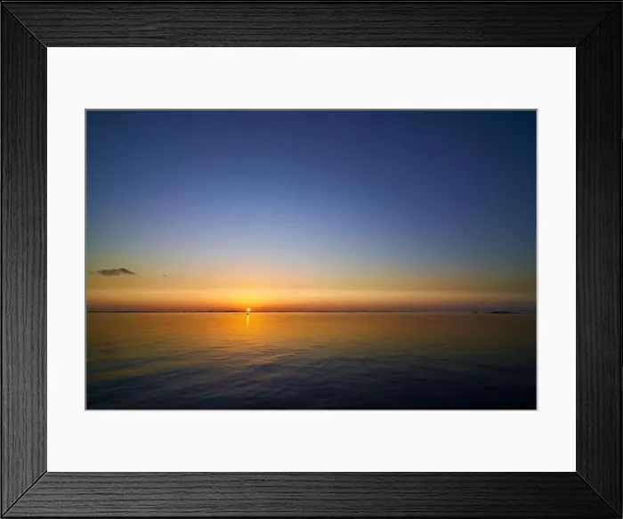 Framed Print : Gorgeous sunset over the ocean in Maldives Framed Print : Gorgeous sunset over the ocean in Maldives