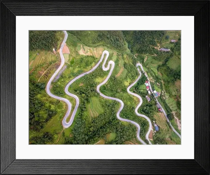 Framed Print : Doc Chin Khoanh is a mountain road with many consecutive U-shaped bends Framed Print : Doc Chin Khoanh is a mountain road with many consecutive U-shaped bends