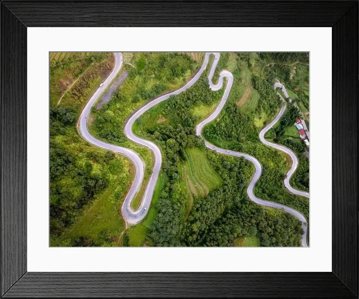 Framed Print : Doc Chin Khoanh is a mountain road with many consecutive U-shaped bends Framed Print : Doc Chin Khoanh is a mountain road with many consecutive U-shaped bends