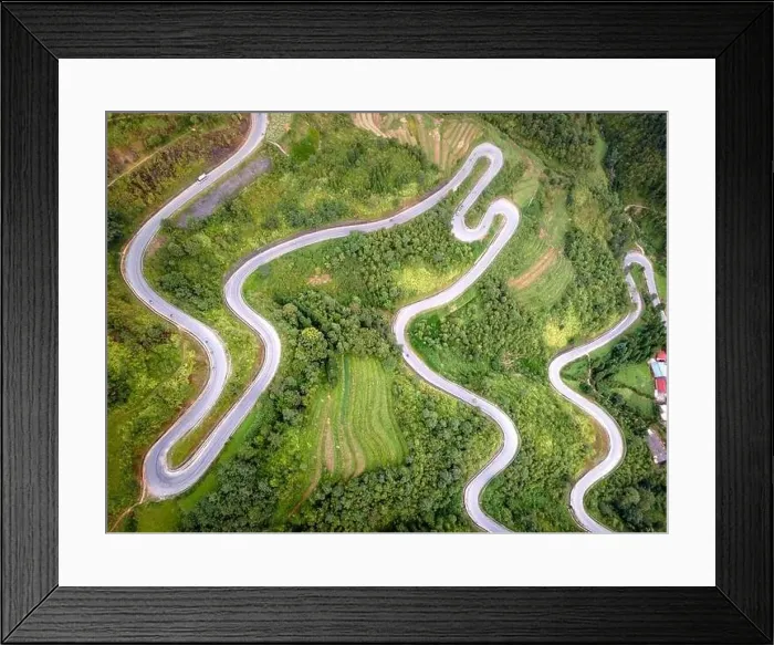 Framed Print : Doc Chin Khoanh is a mountain road with many consecutive U-shaped bends Framed Print : Doc Chin Khoanh is a mountain road with many consecutive U-shaped bends