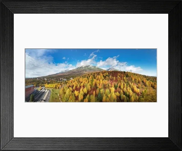 Framed Print : Autumn sunrise in Horny Smokoves and view on Slavkovsky peak in High Tatras national park, Slovakia Framed Print : Autumn sunrise in Horny Smokoves and view on Slavkovsky peak in High Tatras national park, Slovakia