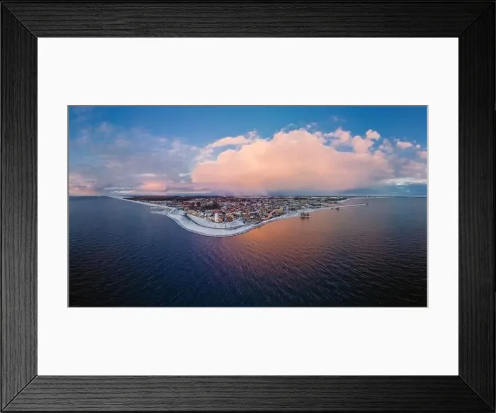 Framed Print : Urk Netherlands lighthouse during winter with snow covered coastline Framed Print : Urk Netherlands lighthouse during winter with snow covered coastline