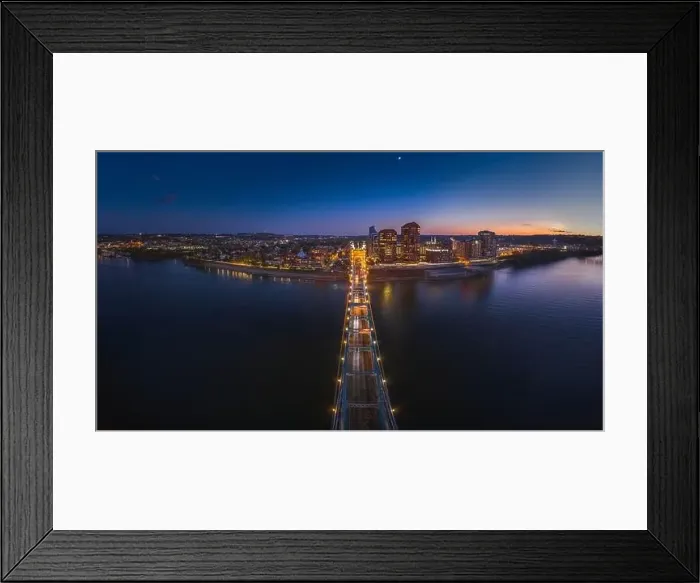 Framed Print : Roebling Suspension Bridge Connecting Cincinnati, Ohio to Covington in Northern Kentucky Framed Print : Roebling Suspension Bridge Connecting Cincinnati, Ohio to Covington in Northern Kentucky