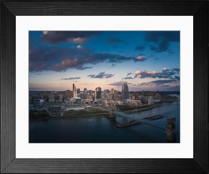 Framed Print : Roebling Suspension Bridge Connecting Cincinnati, Ohio to Covington in Northern Kentucky Framed Print : Roebling Suspension Bridge Connecting Cincinnati, Ohio to Covington in Northern Kentucky