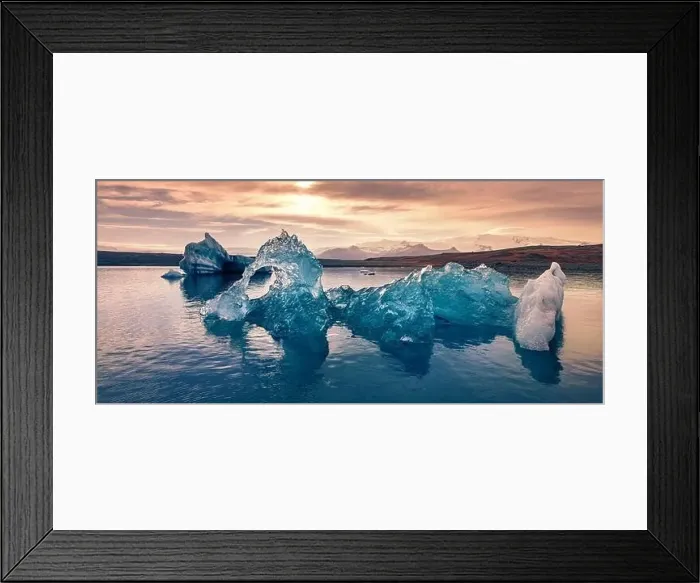 Framed Print : Popular tourist destination - Jokulsarlon Glacier Lagoon Framed Print : Popular tourist destination - Jokulsarlon Glacier Lagoon
