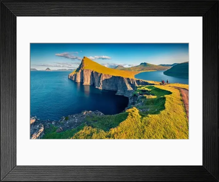 Framed Print : Trekking to Sorvagsvatn lake, Vagar Framed Print : Trekking to Sorvagsvatn lake, Vagar