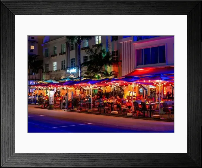 Framed Print : Miami Beach, FL, USA - October 21, 2021: Night photo of a restaurant with neon lights on Ocean Drive SOBE