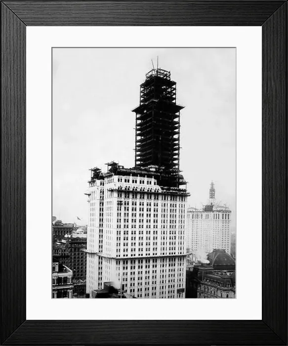 Framed Print : Construction of the Woolworth Building, New York, early 1900s Framed Print : Construction of the Woolworth Building, New York, early 1900s