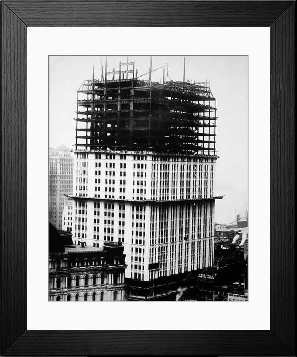 Framed Print : Construction of the Woolworth Building, New York, early 1900s Framed Print : Construction of the Woolworth Building, New York, early 1900s